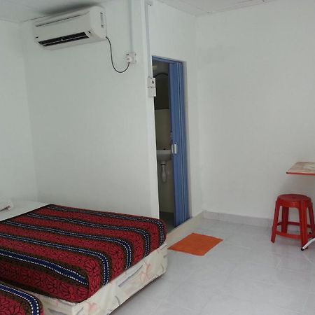 Et Budget Guest House Batu Feringgi Rum bild