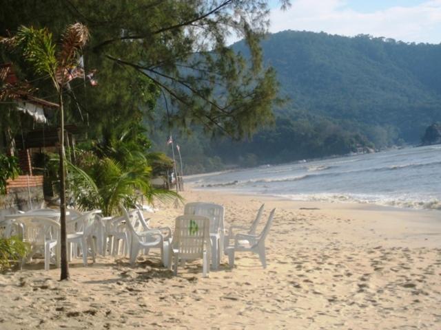 Et Budget Guest House Batu Feringgi Exteriör bild